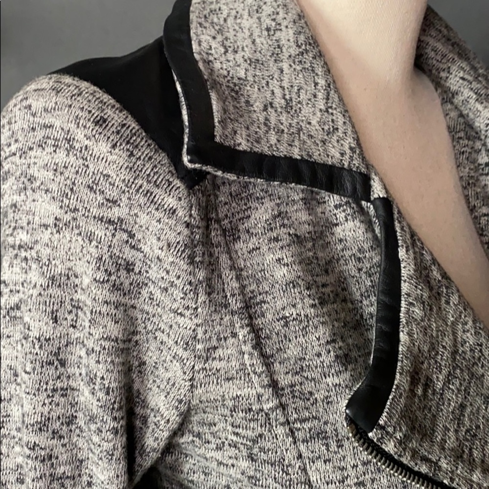 Short fitted jacket - Picture 2 of 7